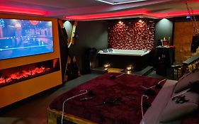 LOVEROOM Des Chaines Les Passions